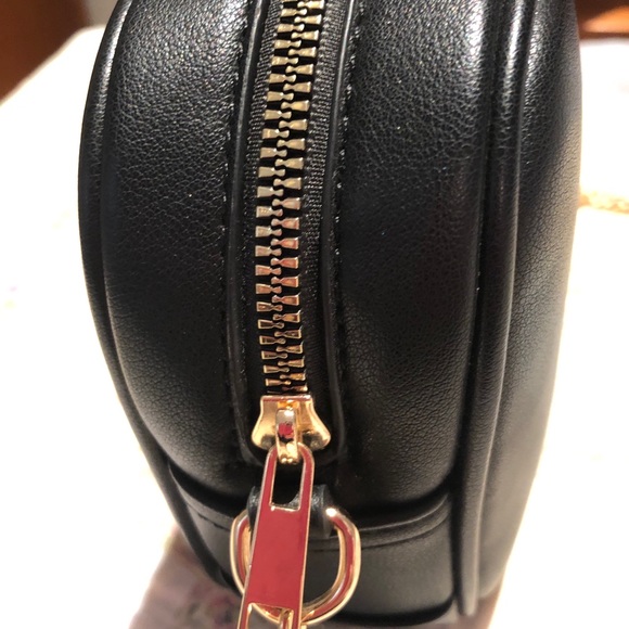 CROSS BODY  Classic chic MATTE BLACK The faux leather & gold chain bag - Picture 5 of 11